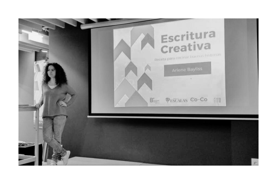 Arlene Bayliss, comunicadora digital y periodista de viajes, trabajando desde Barcelona.