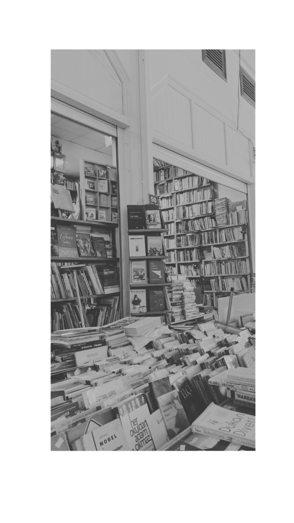 Imagen de una librería que refleja proyectos culturales orientados a conectar con lectores y fomentar historias.